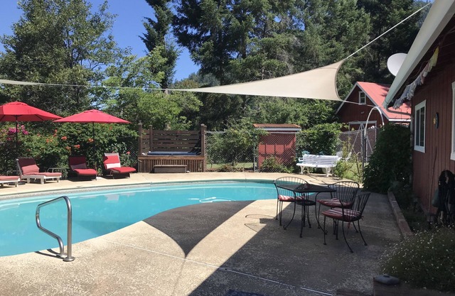 Die Trinity River Rose Ferienwohnung mit Salzwasser-Pool