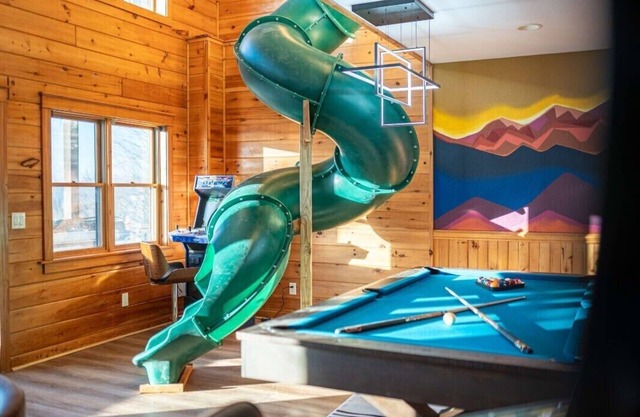 Ski in/out at Hatley Pointe ~ Views ~ Indoor Slide