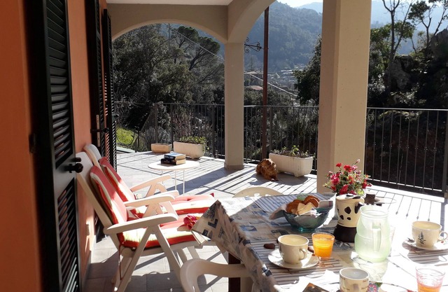 The Uliveto Holidays House, Garden and Terrace, Sea and Beach, 5 Terre Trekking