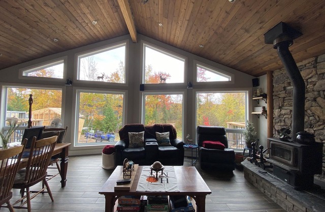 The Ultimate Escape: Hot Tub, Workout Room & Spacious Outdoors