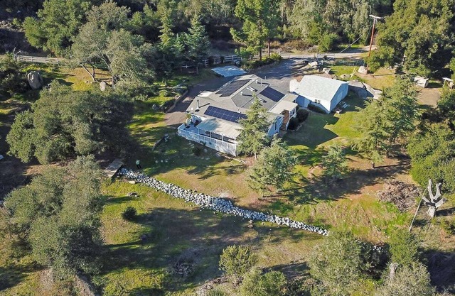 8 Acre Mountain Retreat im Weinland