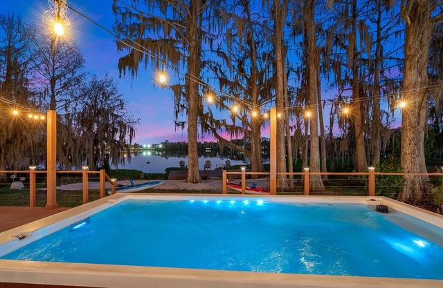 The Ultimate Lakeside Getaway!