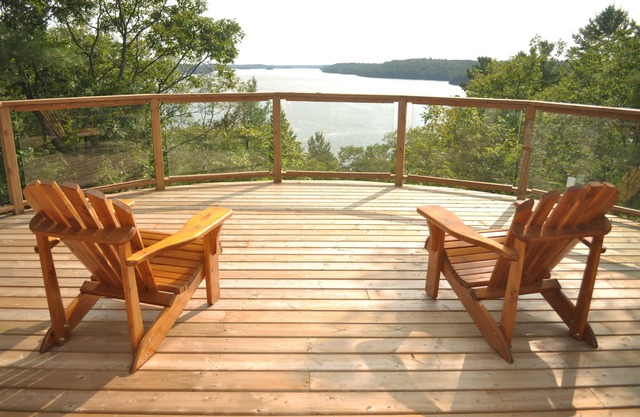 The Upper Deck: a private off-grid cabin looking out over picturesque Gull Lake