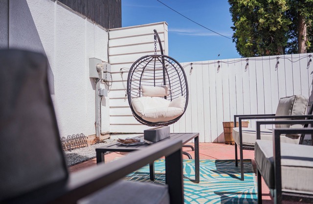 The Urban Nest - 5 min to Downtown