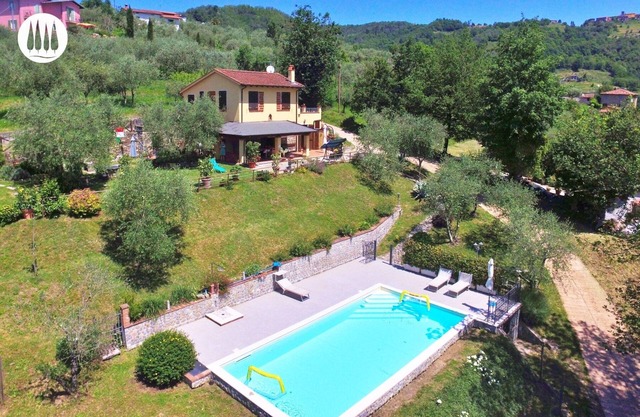 Das Ferienhaus liegt eingebettet in die Natur der Toskana mit privatem Pool