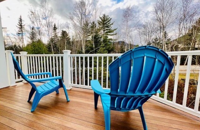 The Valley Estate - Ice Arena - Biking - Weddings - Walk to Town Square!