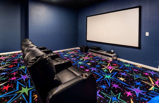 The Venue Mansion 15 Bedrooms 16BR Lakefront, Pool/Jacuzzi, Theater Near Disney