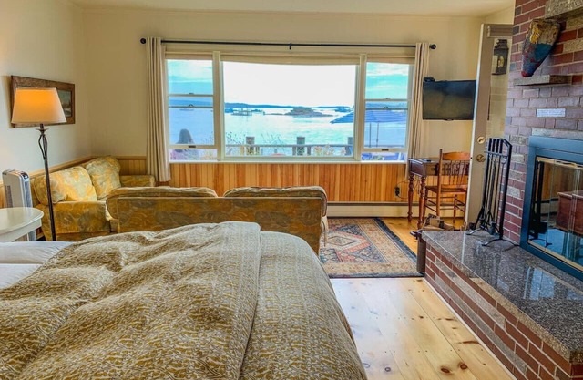 The Victory Chimes - Inn on the Harbor