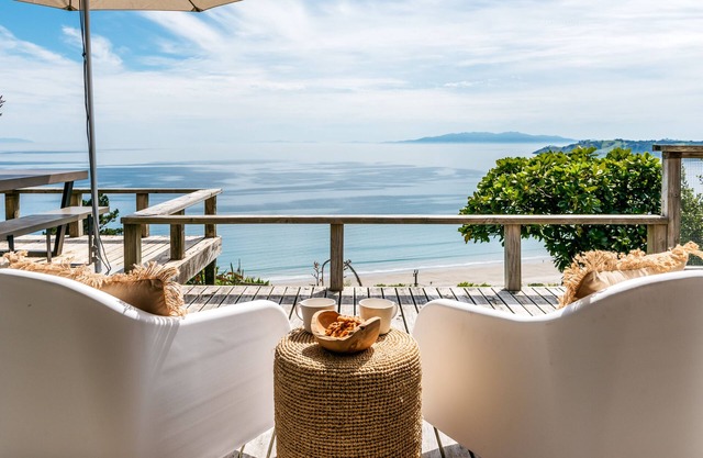 DER BLICK, Onetangi: Küste und Land Waiheke