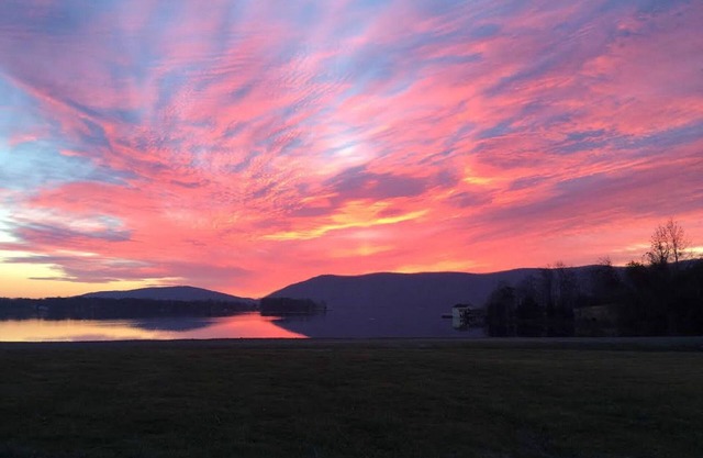 The View! Cozy 2-bedroom ground floor condo at SML Lake