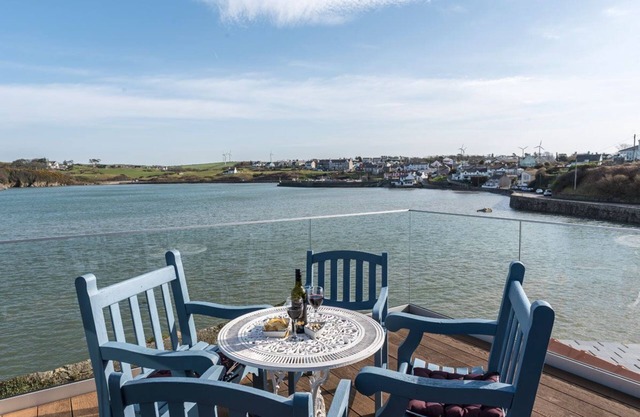 The View @ The Moorings - an apartment that sleeps 5 guests in 2 bedrooms
