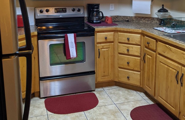 The Villa : Deluxe 3 bedroom 2 bathroom Condo