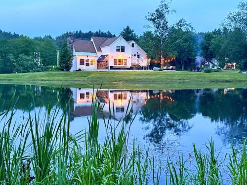 The Villa - Industrial Farmhouse with Hot Tub