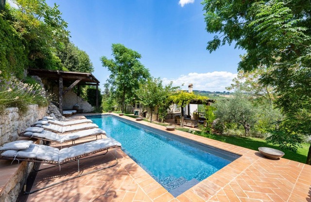 The Villa on the Ancient Walls 5 *****L