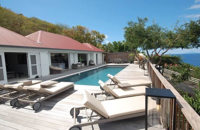The Villa Serenity - Stunning Port View & Pool!