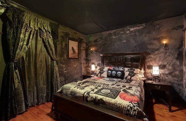 The Warlock House: Spellbound Stay - Sleep Where the Magic and Spells Happens!