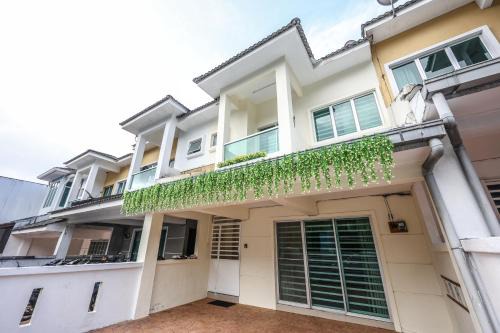 The Warm Nest Golden Hill Cameron Highland Clover Home Unit 14