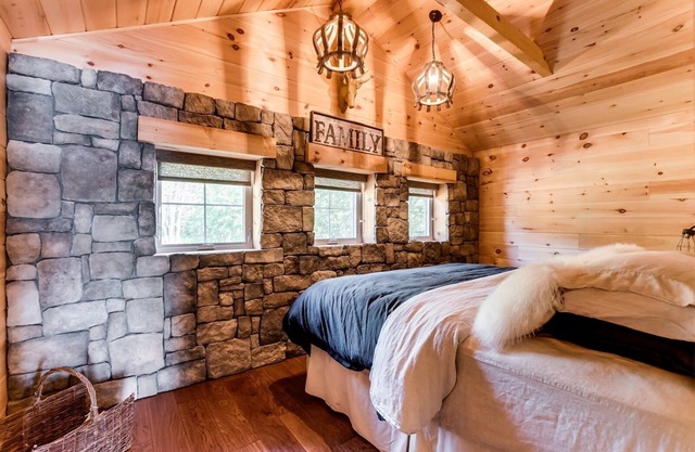 The Water's Edge Cabins: 2 Luxury Waterfront Chalets - Quebec