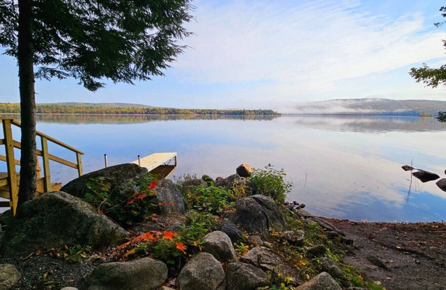 The Water's Edge|Peaceful Lakeside Cabin