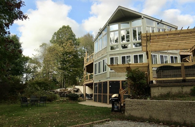 WATERFALL WALKOUT & HILLTOP RETREAT, SCHLAFEN 12+, 4BR * 2BA