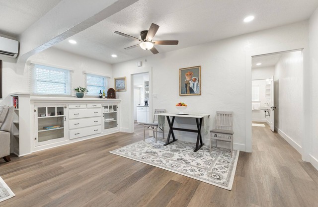 Beautiful one bedroom home perfect for traveling professionals, walking distance to Kaweah Health.