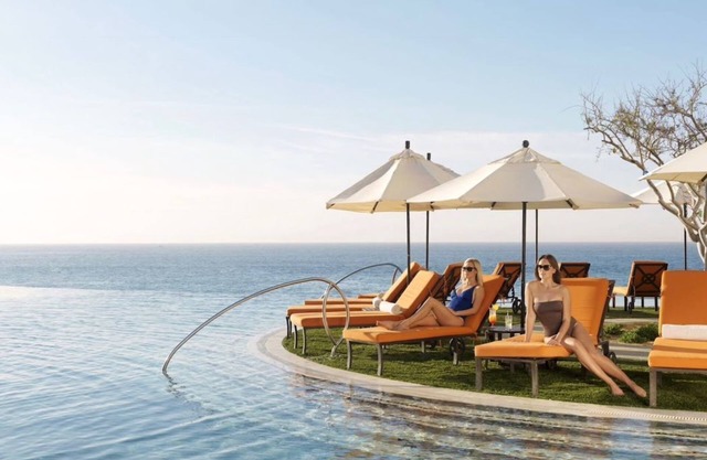 Die Wellen treffen das Paradies in unserem atemberaubenden Cabo San Lucas Resort