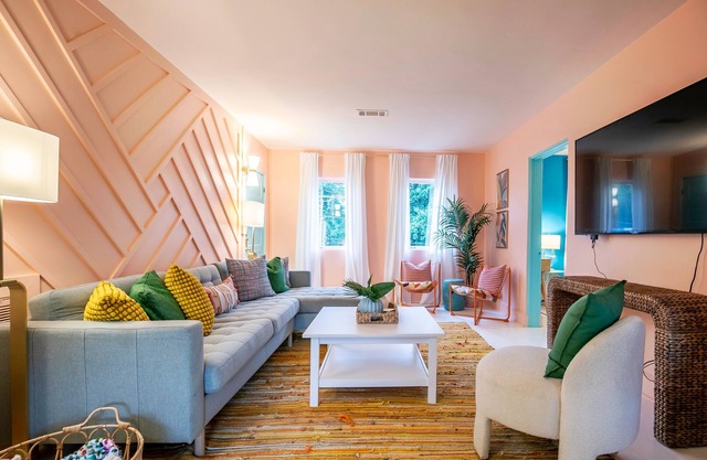 The West Palm, 2BR Oasis by Velvet Ditch Villas