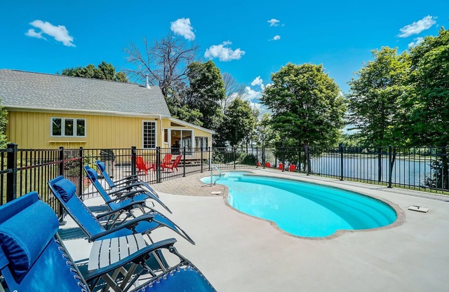 The Westbello - Premium Waterfront Vacation Home with Inground Pool and Hot tub