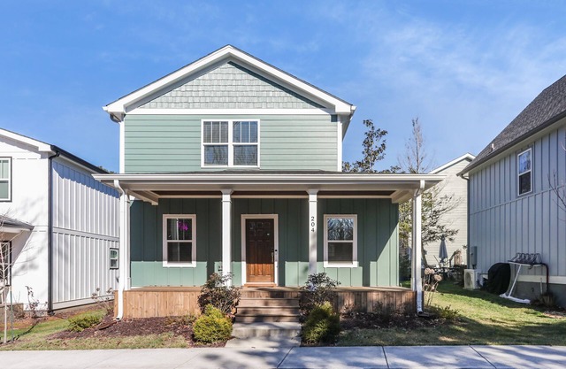 The Westchester - A modern bungalow 9-minute walk to downtown Ball Ground
