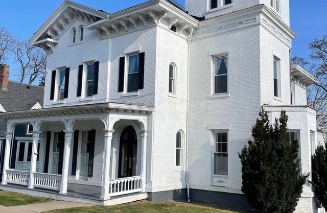 The Wheat House on Main (1ST Story Unit)