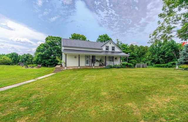 The Whispering Acres-Peaceful Nature Retreat with Pool, Firepit and greenery