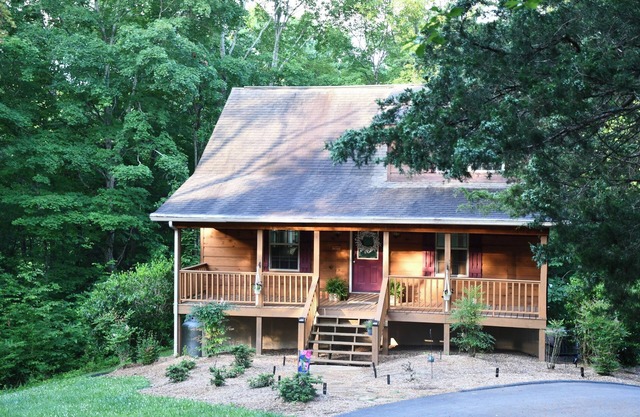 THE WHISPERING PINE AT DALE HOLLOW LAKE TN - LAKEHOUSE CLOSE TO 3 MARINAS