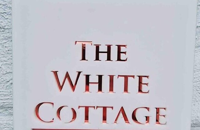The White Cottage at Gildridge + Private Hot Tub