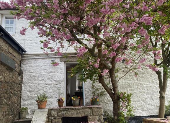 The White House at The Tinners Arms