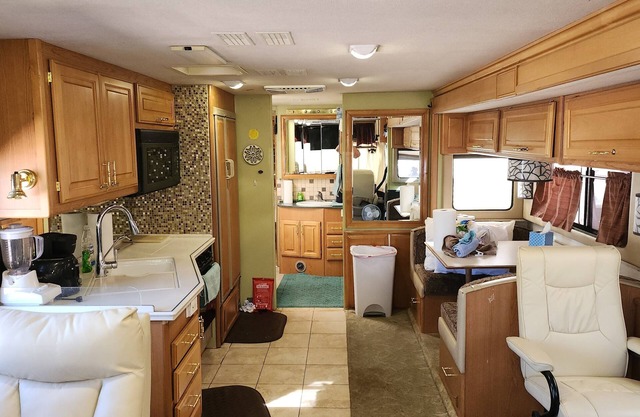 The White House RV, A UNIQUE RENTAL IN THE HEART OF TUBAC VILLAGE, AZ