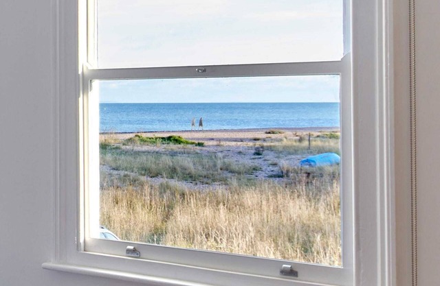 A cool coastal retreat on Kingsdown beach - The White House