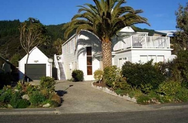 The White House - Tata Strand