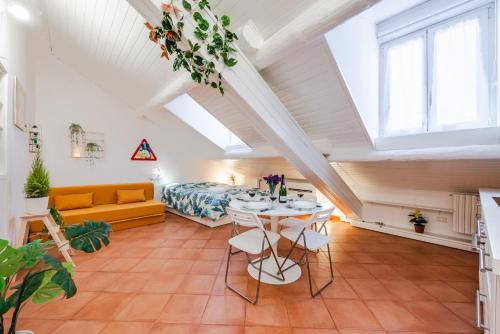 tHE White Jungle - San Babila Attic