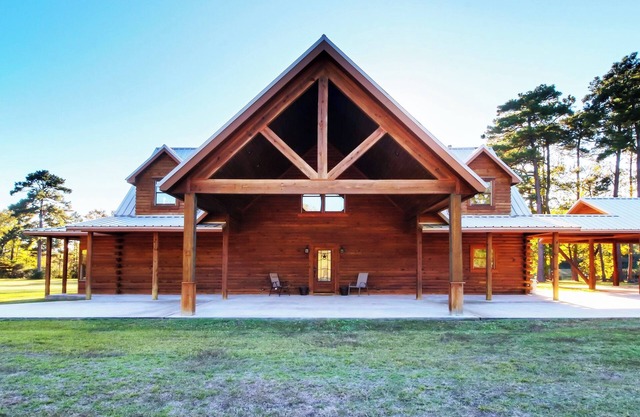The Wildflower Ranch Log Cabin - HOT TUB - Generator