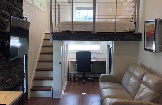 THE WILLIAMSVILLE 5 STAR LOFT