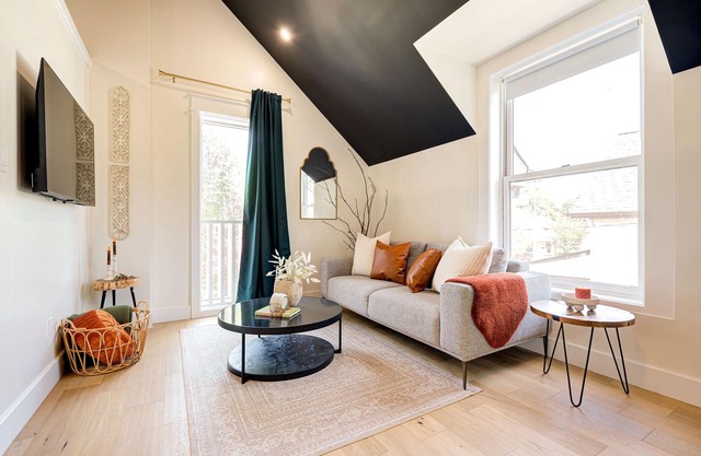 The Willow ⍋ | 1 Bed 1 Bath | 2nd Storey Suite