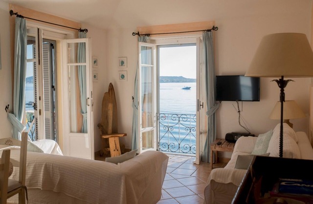 Die Fenster mit Blick auf das Meer