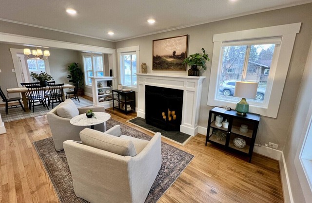 The Winston, Gorgeous! 4 Bdrm w/ Hot Tub & Firepit, Local Golfing 50% Off!