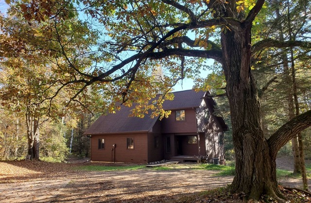 The Wolf Den - A Wooded Hideaway - NOW WITH ATV TRAIL ACCESS