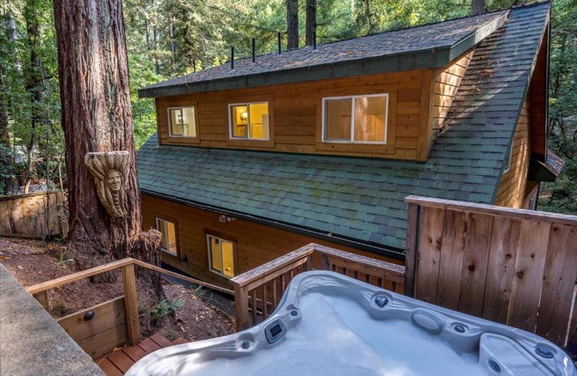 The Wood Chalet Hot Tub BBQ Redwoods