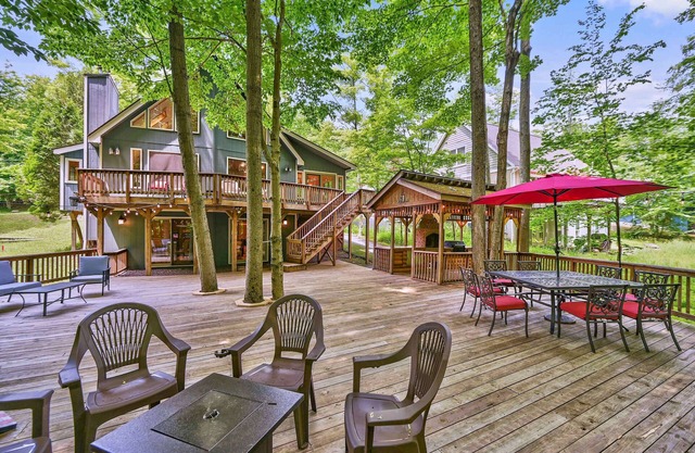 The Woodhill Hideout - All Season Family Fun
