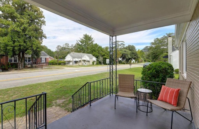 The Woodland Cottage - 3BR 1BA