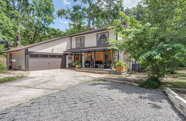 2 Mi to Market St: Gem w/ Peaceful Deck & Porch