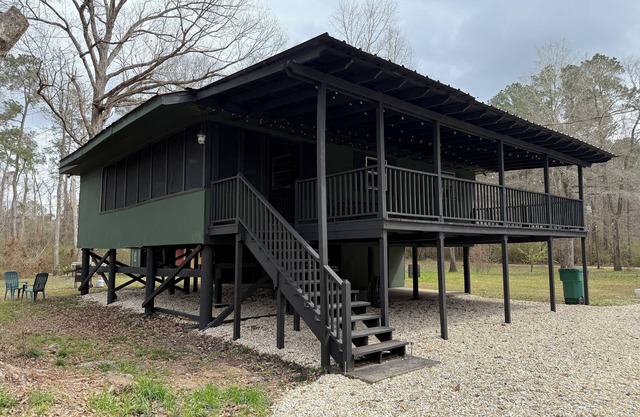 Renovated Camp w/ fire pit, propane grill, and waterfront view on the River