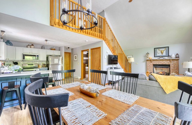 "Offener Grundriss Chalet mit einem riesigen Spielzimmer in The Hideout Community"